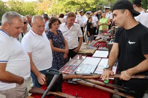 Астраханские патриоты, в рамках Дня солидарности в борьбе с терроризмом, организовали и провели патриотические выставки и благотворительный концерт